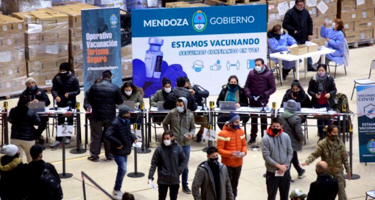 Mendoza vacunó a trabajadores del turismo y la gastronomía